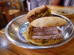 烧饼夹肘子肉-昌顺马记小吃店(昌盛园店)