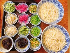 老北京炸酱面-门框胡同百年卤煮(新街口店)