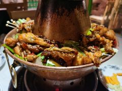 铜锅牛蛙-蛙蛙叫干锅年代(簋街总店)