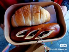 -天井·丑面包搭咖啡