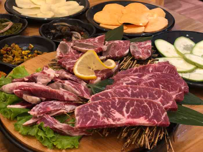 京致黑牛果木烤肉-"看着是家新店,就去尝试了一下,环境很不错.