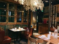 大堂-胡桃里音乐餐厅(陶溪川店)(川湘赣菜·世界百大酒庄直供红酒·音乐表演)