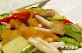 Wood Ear Mushroom and Enoki Mushroom Stir-fried with Green Cucumber