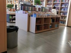 -新华书店(泉城路店)