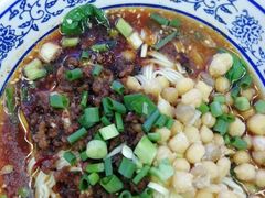 -渝之汇牛肉豌杂面