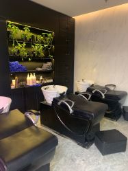 -变画·发型STUDIO