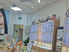 -天空之镜眼镜店蔡司依视路配镜授权零售店(望京颐堤港店)