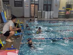 -梦翔龙湖滟澜山游泳俱乐部