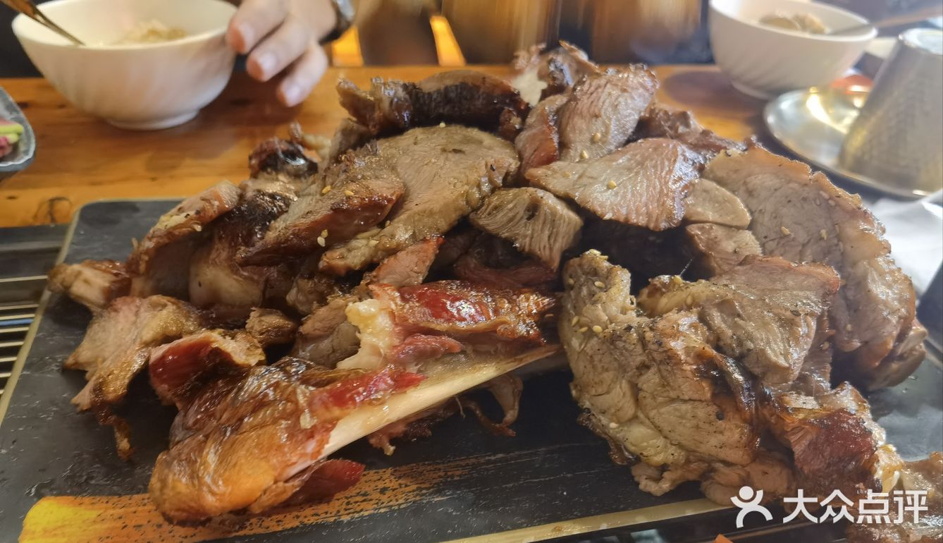 超横的烤羊腿四人餐，靠谱！