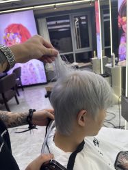 -藤野造型烫发染发