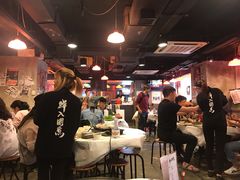 大堂-鲜入围煮花胶鸡海鲜火锅