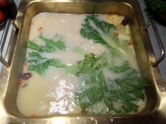 -尚尚仙·酸汤猪手·猪肚鸡火锅(华联万柳购物中心店)