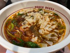 招牌红烧牛肉米粉-呷佬·长沙手工米粉(金沙江路店)