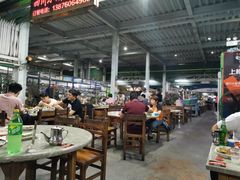 大堂-四川小胡子海鲜(丁村万人海鲜广场店)