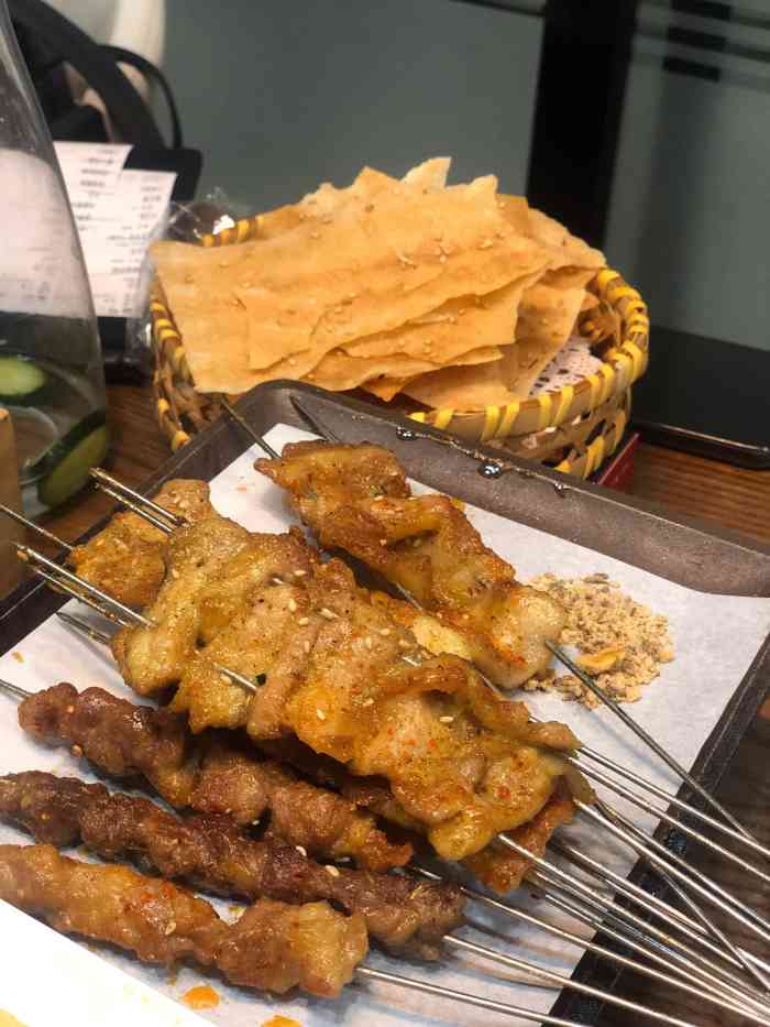 你瞅啥东北烧烤(车公庙店)-"周五晚上跟同事一起去的 好在提前订位置