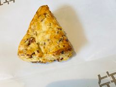 紫米核桃蔓越莓红枣司康-fishtank鱼缸咖啡(三山街店)