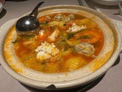 番茄酸汤海鲜煲-小炳胜(卓悦中心店)