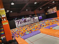 -Tenker Club弹刻极限主题公园 · 蹦床 · 团建 · 生日派对(大关店)