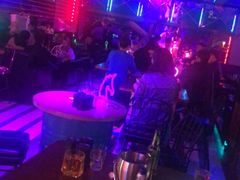 -UP嘻哈酒吧(粉巢店)
