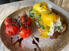 班尼迪克蛋蜜汁叉烧肉早午餐-The Rug Cafe(王府中环店)