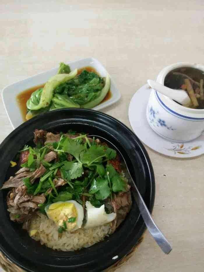 2016年5月18日 打分 价格还可以煲仔饭的饭不错,不过配的汤没有了,换