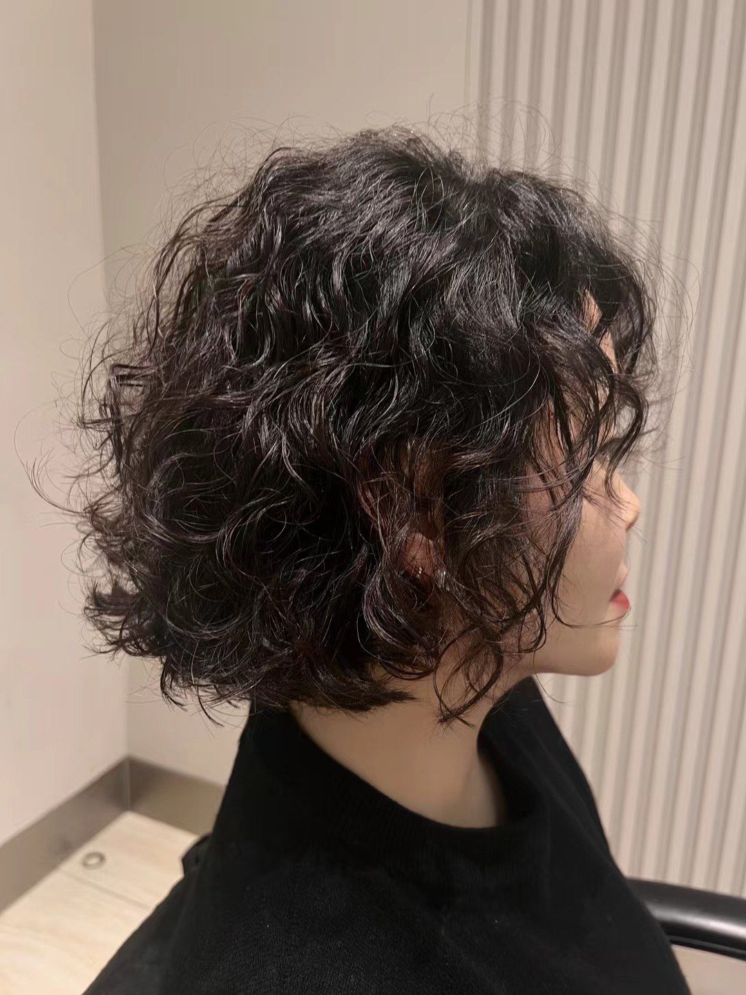 日系小清新让你的颜值提升一个台阶清爽\\n又减龄超短发搭配纹理小卷
