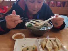 牛肉鍋貼-小姜锅贴(凤凰街店)
