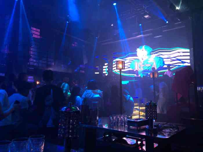 boomboomroom酒吧(红博中央公园店)-"和朋友们唱歌后觉得不high,所以