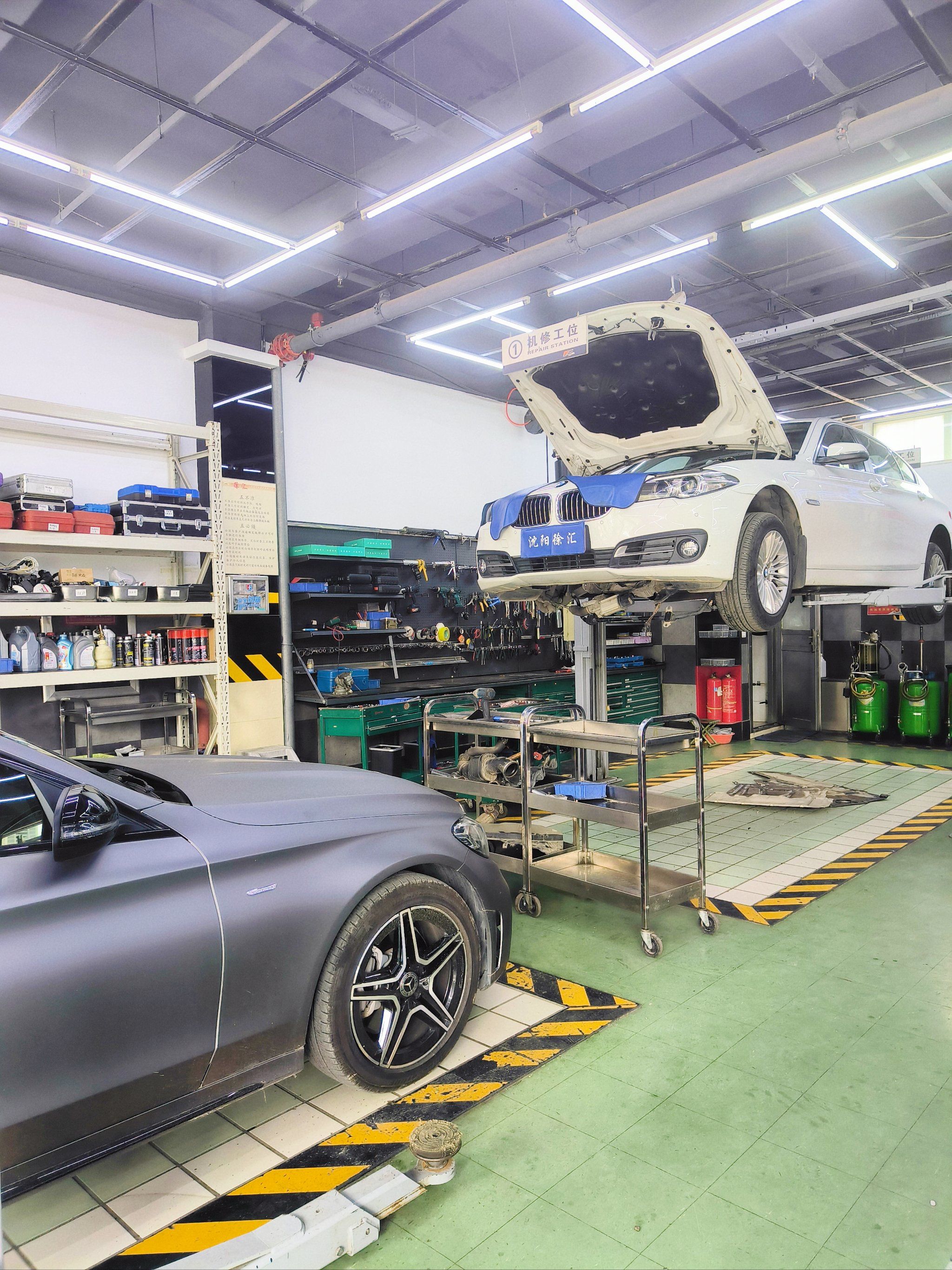 👀单位大哥推荐了家他连续去了好多年的汽车专业维修店!