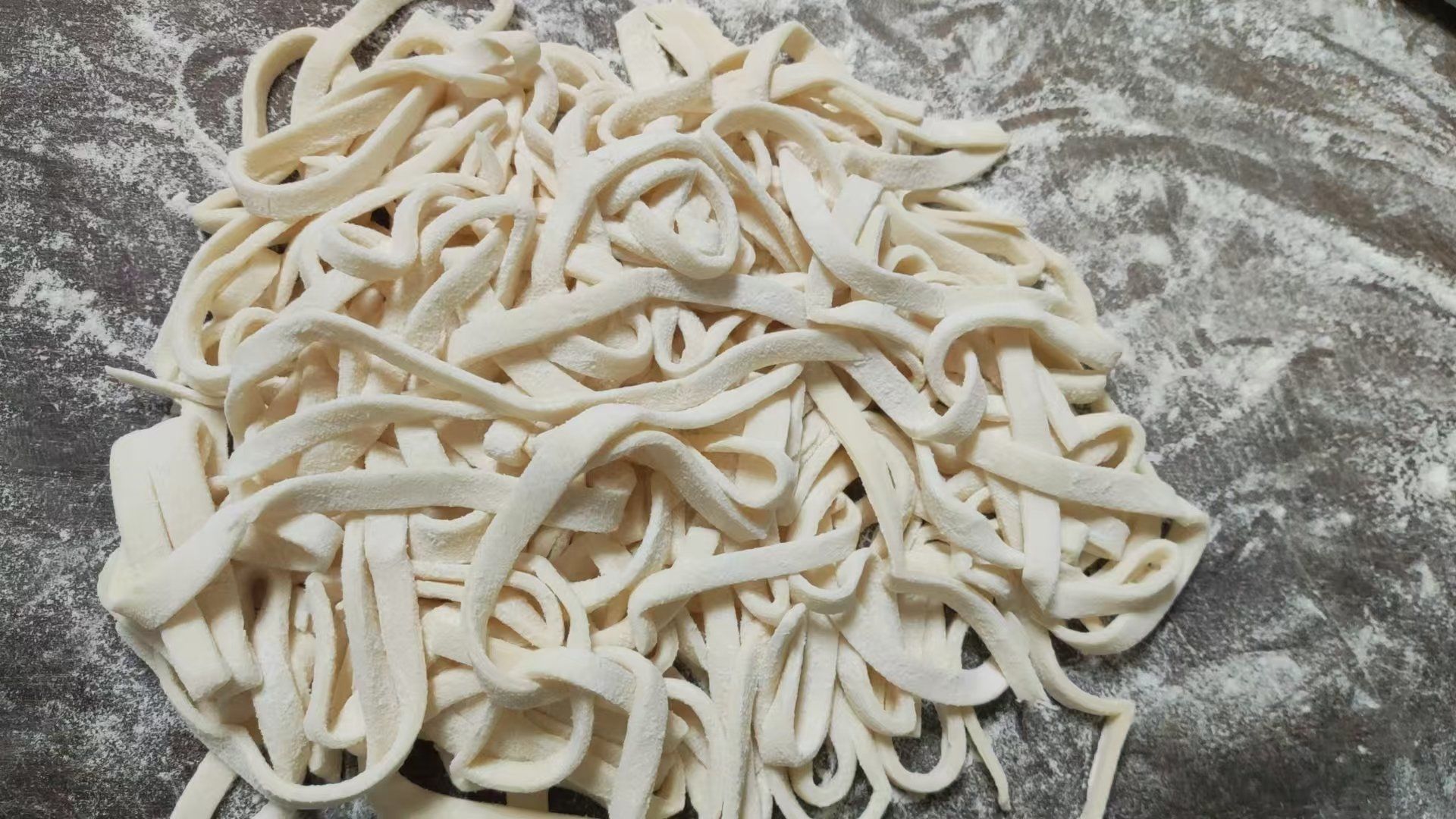 金龙鱼的麦芯高筋面粉做的手工面条确实不错