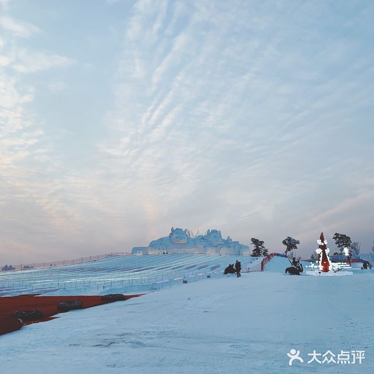 踩雪看冰雕滑个雪才是冬天正确的打开方式