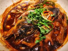 凤爪焗鱼头-周家二小姐的菜(西津渡店)