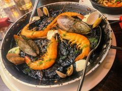 传统西班牙墨鱼汁海鲜饭-BROWNSTONE布朗石西班牙餐厅(深圳湾店)