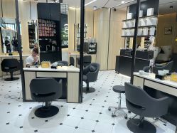 -HAIR CORNER