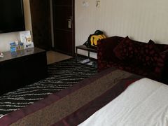 -昆明朗威酒店(昆明站火车站双桥夜市风情街店)