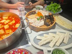 -尚尚仙·酸汤猪手·猪肚鸡火锅(华联万柳购物中心店)