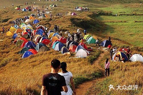 素有“海上明珠”之称的大嵛山岛，风光旖旎，有天湖泛彩