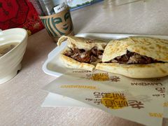 肥肠火烧-宝光熏肉鞋底火烧(新街口店)