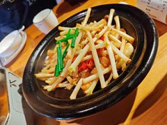 -帅巴人舅母子腊蹄民俗村