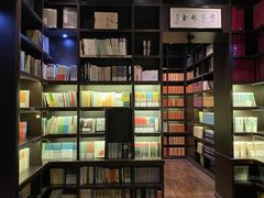 -钟书阁(松江泰晤士小镇店)