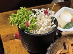 -老牌坊云南鱼豆花火锅(哈西万达店)