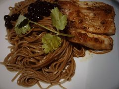 椒麻低温猪颈排荞麦面-The Rug Cafe(王府中环店)