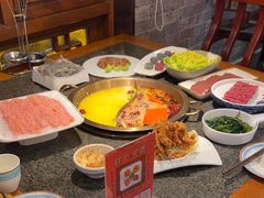 -小天鹅火锅·一线江景洪鼎旗舰店(洪崖洞店)