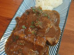 烩牛舌配土豆泥和红酒汁-帕歌西班牙餐厅paco tapas