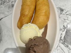 冰淇淋配炸香蕉-关夫人餐厅(阳光广场店)