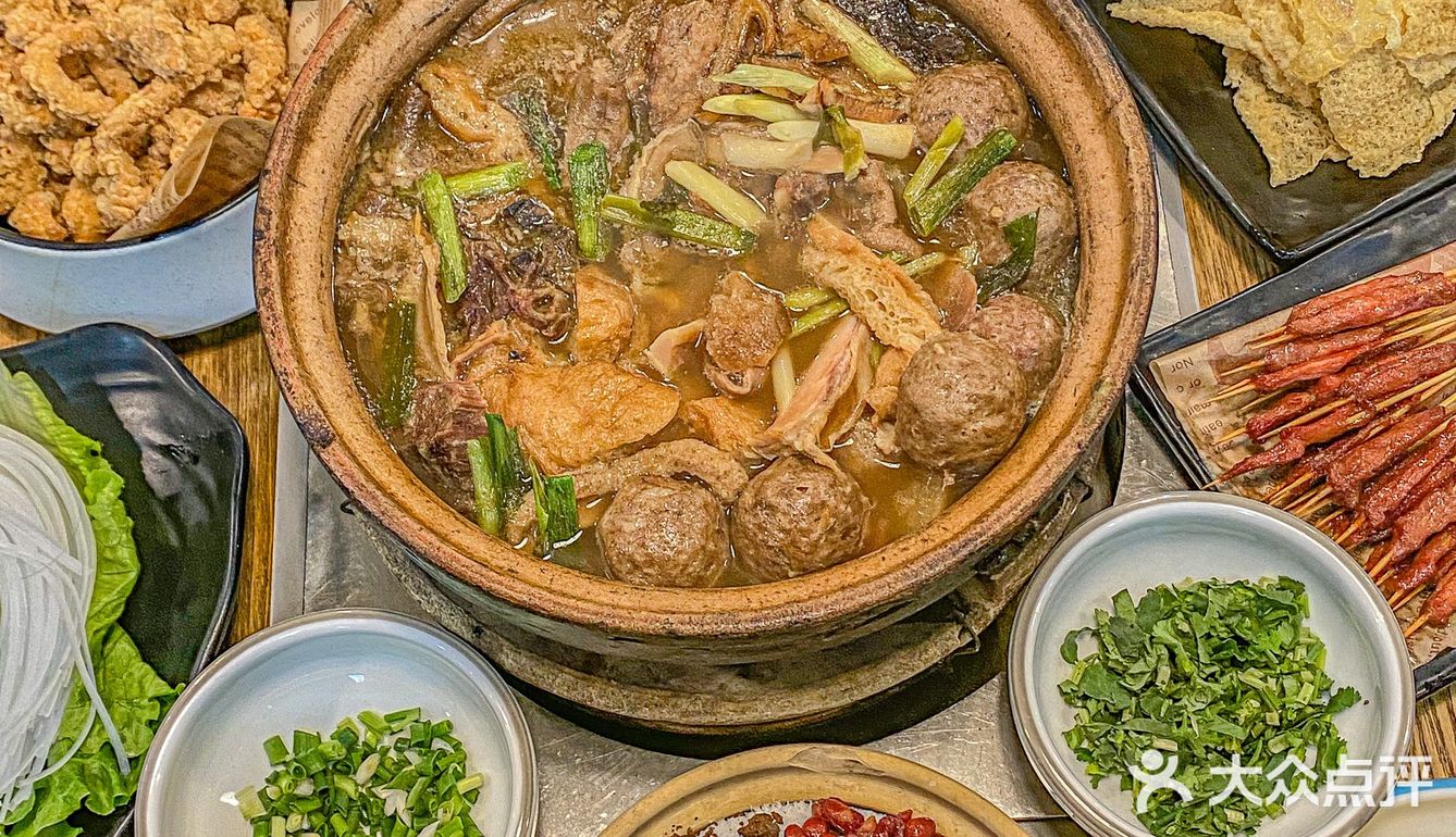 不夸张!杭州坠好吃的牛杂煲!座无虚席……