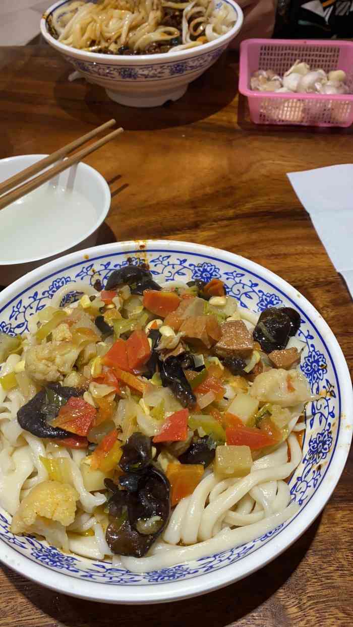 柳巷面(吉庆大厦店)-"还是一个朋友说哪里的面很好吃,人非常的多.