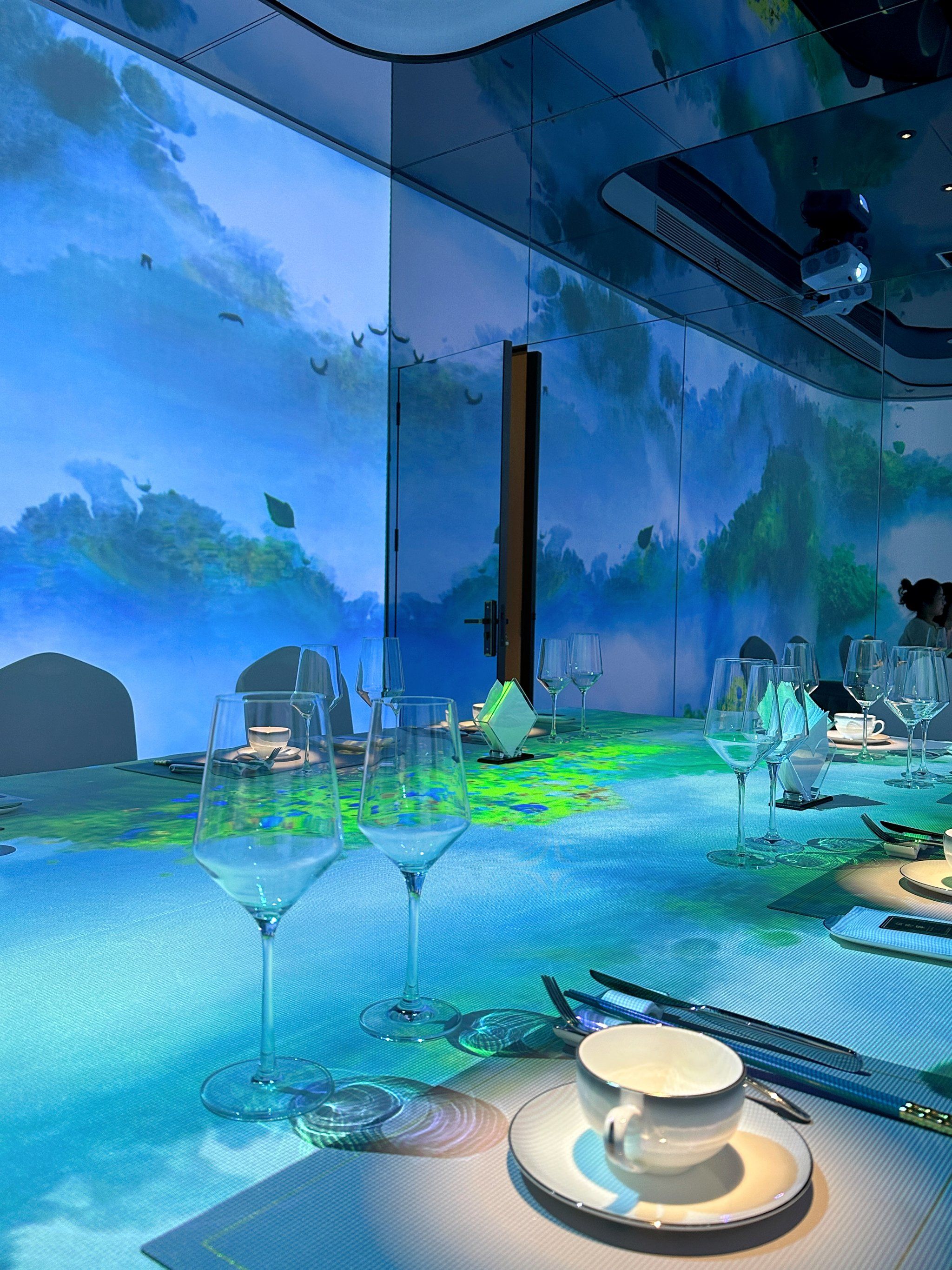 不到300体验5d全息投影餐厅😻