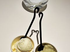 开心果冰淇淋-黑天鹅蛋糕 · 下午茶(亮马桥官舍店)