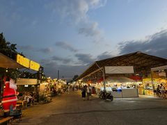 -席娜卡琳火车铁道夜市